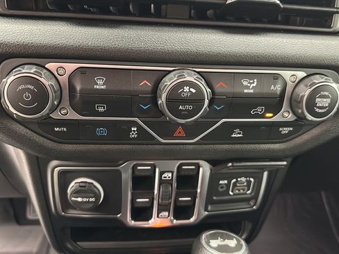 Used 2024 Jeep Wrangler Unlimited AWD/4WD image 21