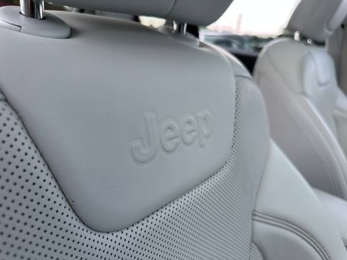 Used 2019 Jeep Cherokee Limited AWD/4WD image 32