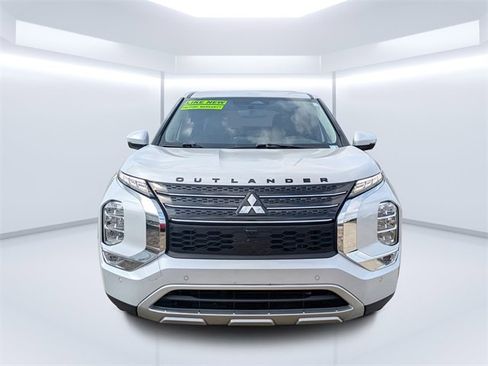 Used 2024 Mitsubishi Outlander SE image 8