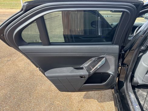 Used 2023 BMW 740i w/ Luxury Rear Seating Package image 10