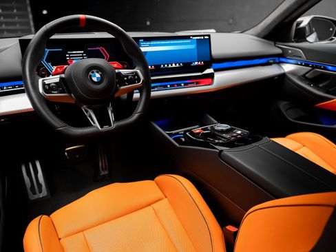 Used 2025 BMW M5 image 2