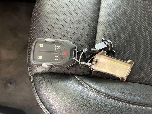 Used 2023 GMC Acadia SLT image 22