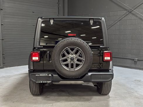 Used 2024 Jeep Wrangler Unlimited Sport AWD/4WD image 5