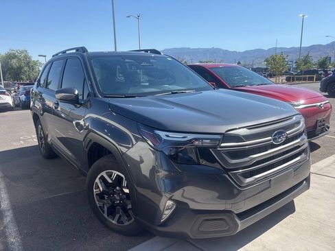 Used 2025 Subaru Forester Premium AWD/4WD image 2