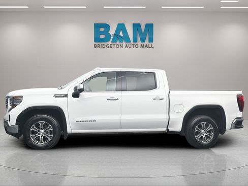 Used 2025 GMC Sierra 1500 SLT RWD image 5