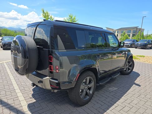 Certified 2025 Land Rover Defender 110 X-Dynamic SE AWD/4WD image 5