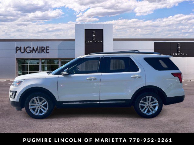 Used 2017 Ford Explorer XLT w/ Equipment Group 202A FWD image 4