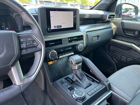 Used 2024 Toyota Tacoma SR5 w/ SR5 Upgrade Package AWD/4WD image 33