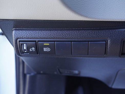 Used 2020 Toyota Corolla LE w/ Carpet Mat Package (TMS) FWD image 13