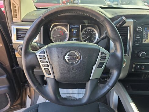 Used 2017 Nissan Titan SV image 14