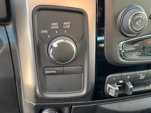 Used 2018 RAM 2500 Laramie w/ Sport Appearance Group image 22