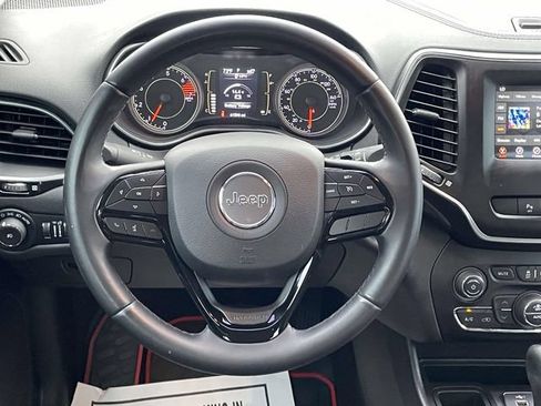 Used 2019 Jeep Cherokee Latitude Plus FWD image 13