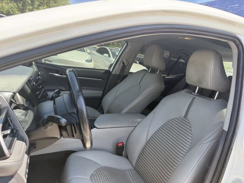 Used 2021 Toyota Camry SE FWD image 13