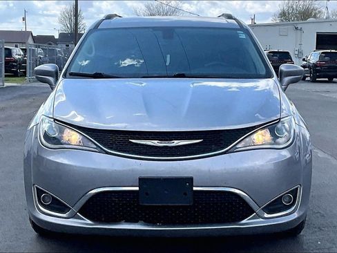 Used 2020 Chrysler Pacifica Touring-L image 7