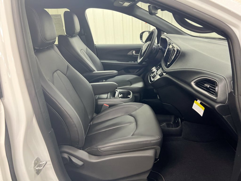 New 2027 Chrysler Pacifica Select AWD/4WD image 21