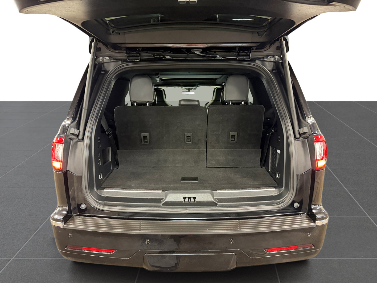 Used 2020 Lincoln Navigator Reserve AWD/4WD image 25