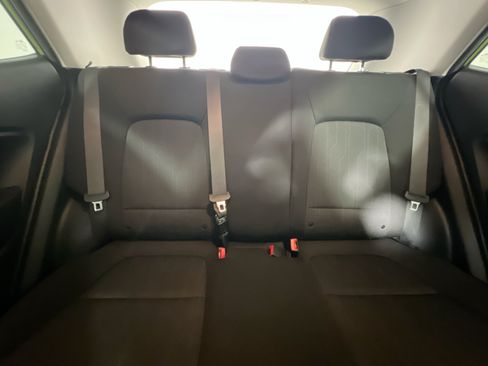 Used 2021 Hyundai Venue SE FWD image 30
