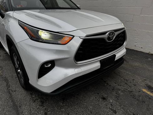 Used 2022 Toyota Highlander XLE image 6