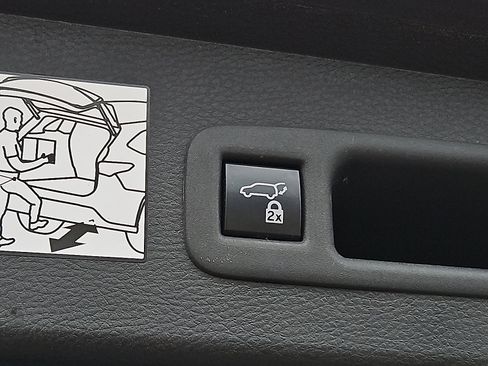 Used 2021 Toyota Sienna XLE image 30