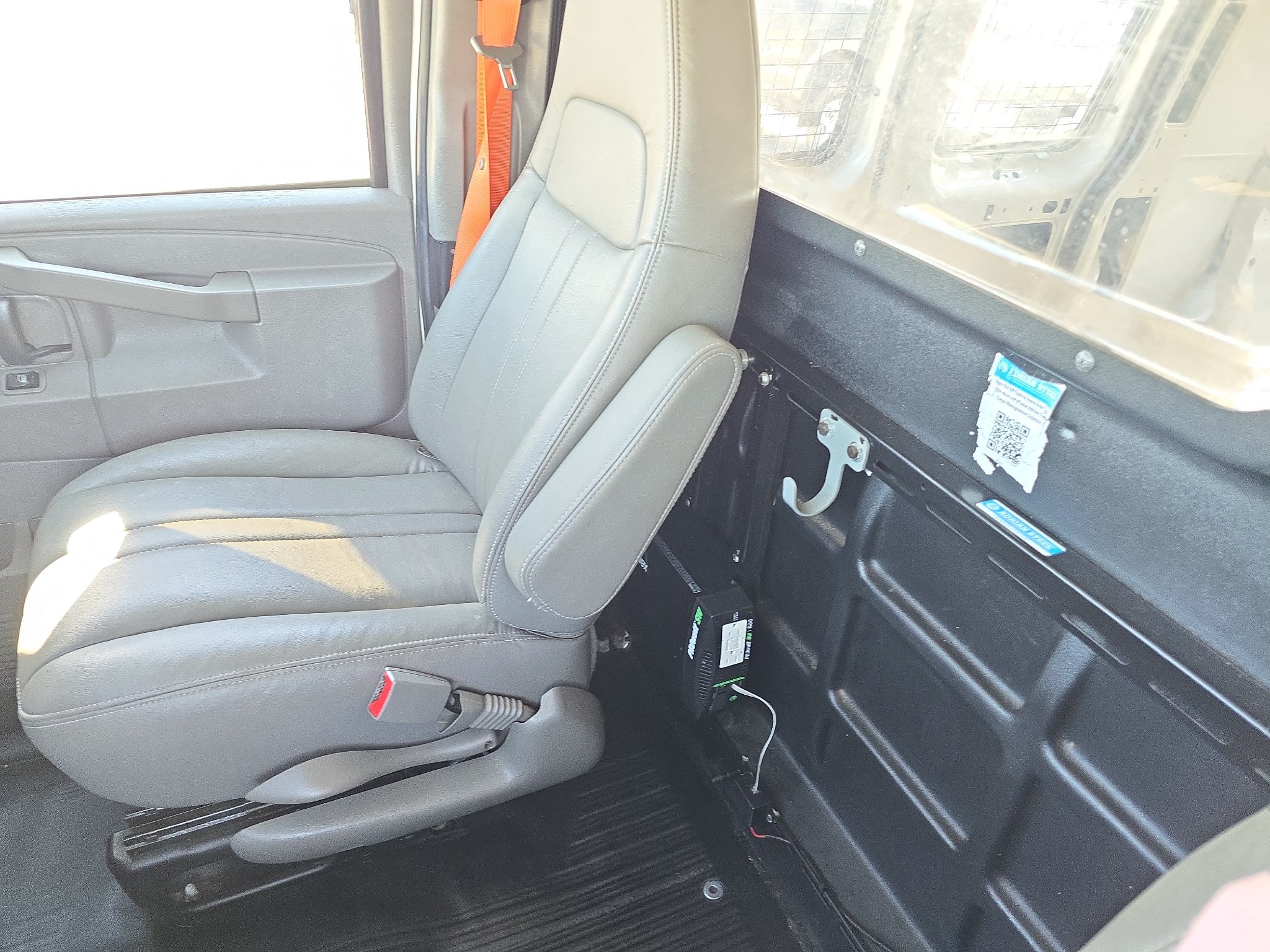 Used 2018 Chevrolet Express 2500 w/ Driver Convenience Package RWD image 18