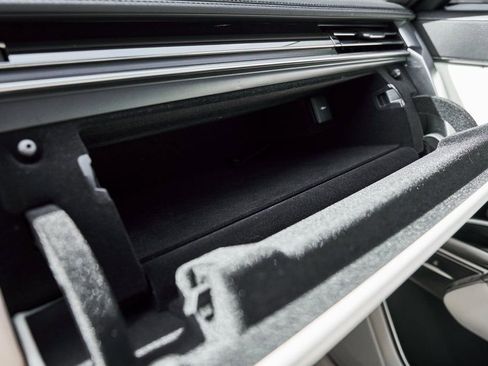 Used 2024 Land Rover Range Rover Long Wheelbase SE image 86