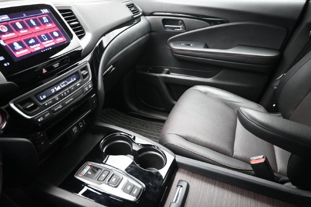 Certified 2020 Honda Ridgeline Black Edition image 33