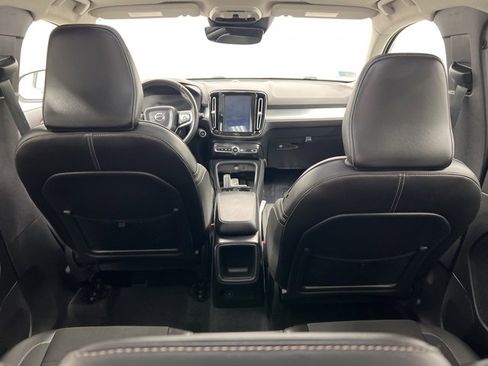 Used 2020 Volvo XC40 T5 Momentum w/ Protection Package Premier image 12