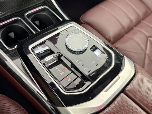Used 2024 BMW 740i RWD image 19