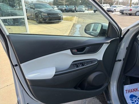 Used 2023 Hyundai Kona SEL AWD/4WD image 7