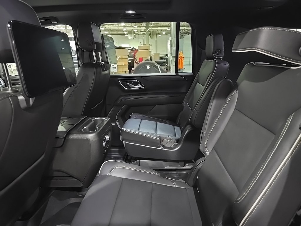 Used 2022 GMC Yukon XL SLT w/ SLT Premium Package AWD/4WD image 16