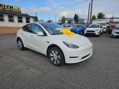 Used 2023 Tesla Model Y Long Range AWD/4WD image 3