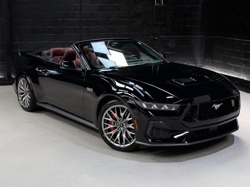 Used 2025 Ford Mustang GT Premium RWD image 10