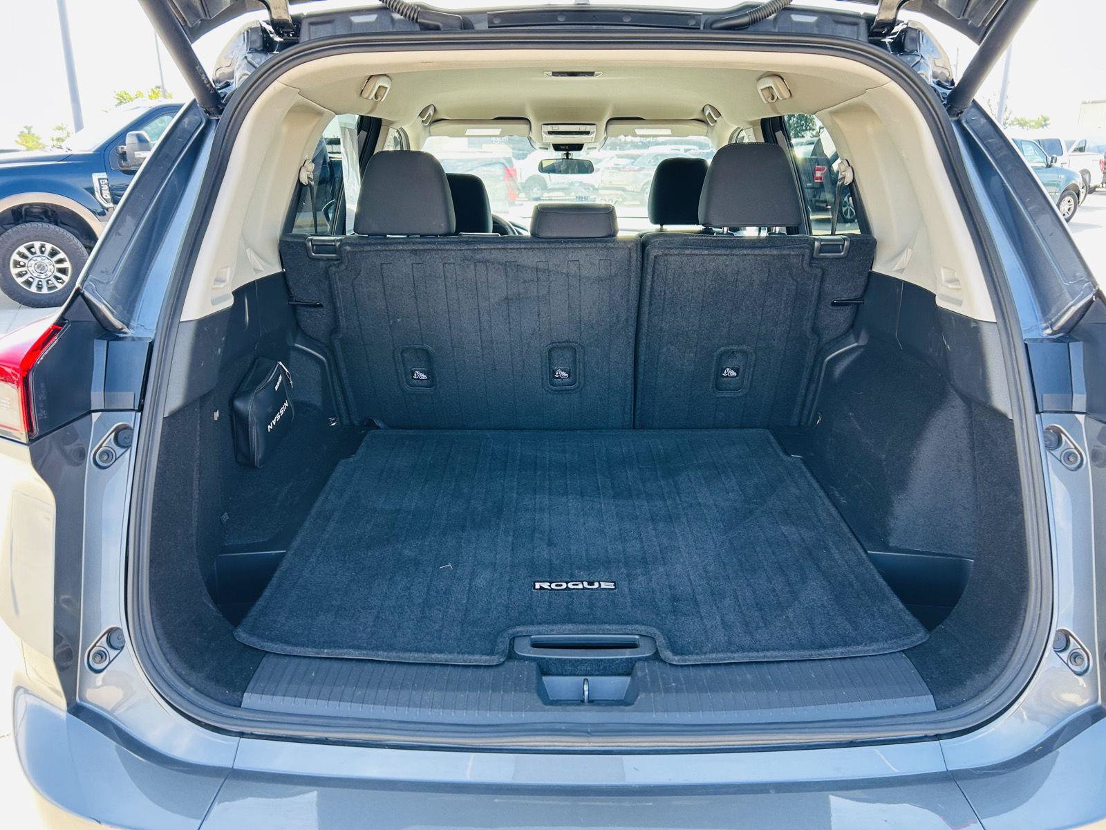 Used 2025 Nissan Rogue SV FWD image 26