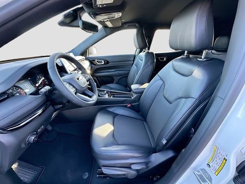 New 2026 Jeep Compass Latitude image 14