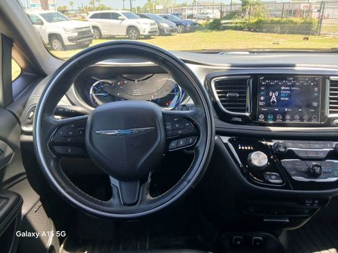 Used 2019 Chrysler Pacifica Limited w/ Advanced Safetytec Group FWD image 31
