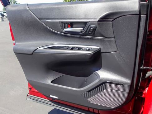 Certified 2023 Toyota Venza Nightshade AWD/4WD image 18