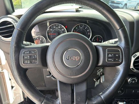 Used 2015 Jeep Wrangler Unlimited Sahara w/ Connectivity Group AWD/4WD image 19