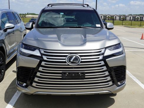 Used 2022 Lexus LX 600 4WD w/ Accessory Package (Z1) image 2