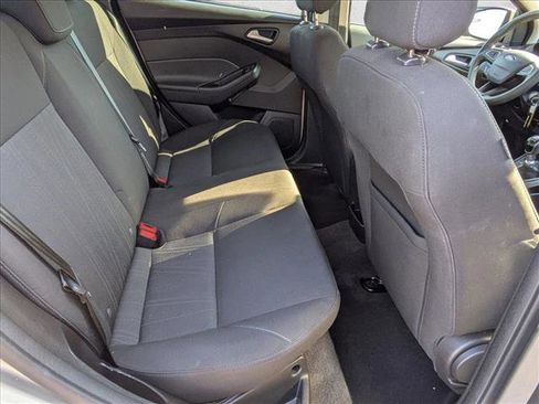 Used 2018 Ford Focus SE FWD image 18