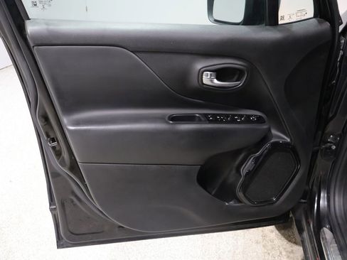 Used 2022 Jeep Renegade Altitude image 23