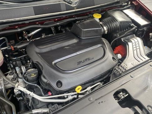 Used 2023 Chrysler Pacifica Touring-L image 11