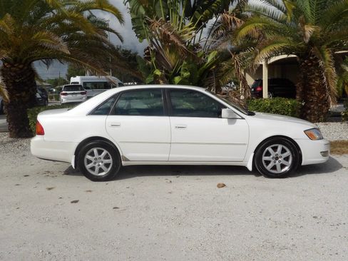 Used 2002 Toyota Avalon XLS image 9
