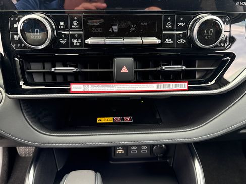 New 2026 Toyota Highlander Platinum image 29