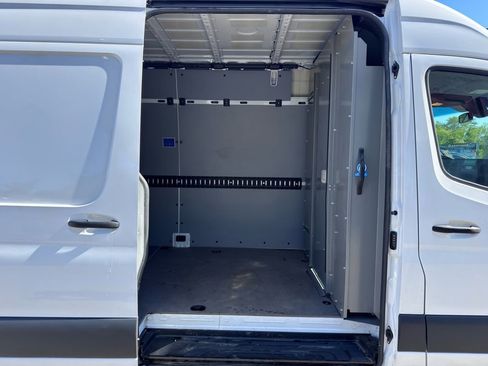 Used 2024 Mercedes-Benz Sprinter 2500 image 28
