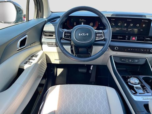 Certified 2025 Kia Carnival EX image 22