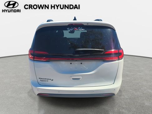 Used 2023 Chrysler Pacifica Touring-L w/ S Appearance Package image 6