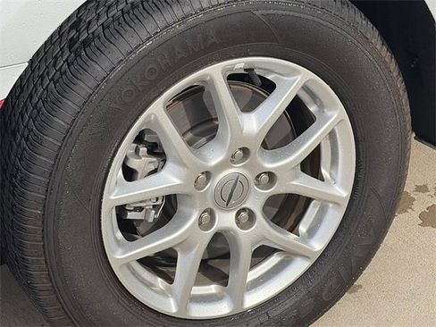 Used 2024 Chrysler Pacifica Touring-L image 11