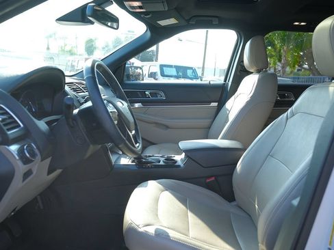 Used 2018 Ford Explorer Limited w/ Equipment Group 301A FWD image 12
