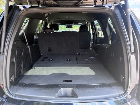 Used 2024 GMC Yukon SLT RWD image 12
