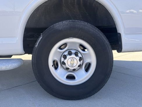 Used 2024 Chevrolet Express 2500 w/ Driver Convenience Package image 11